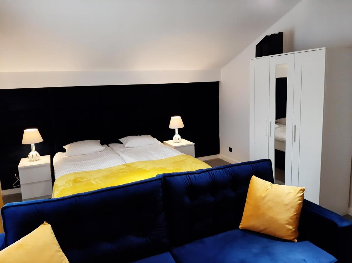 Apartament Willa Pod Sosnami Zator Przeciszow Esterno foto