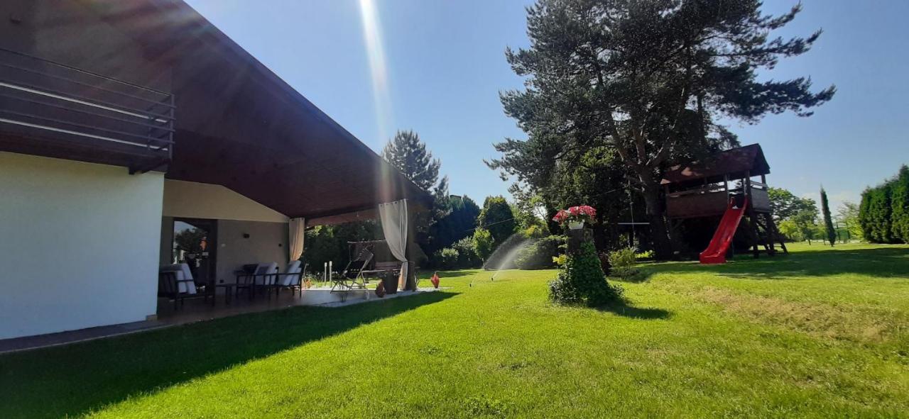 Apartament Willa Pod Sosnami Zator Przeciszow Esterno foto